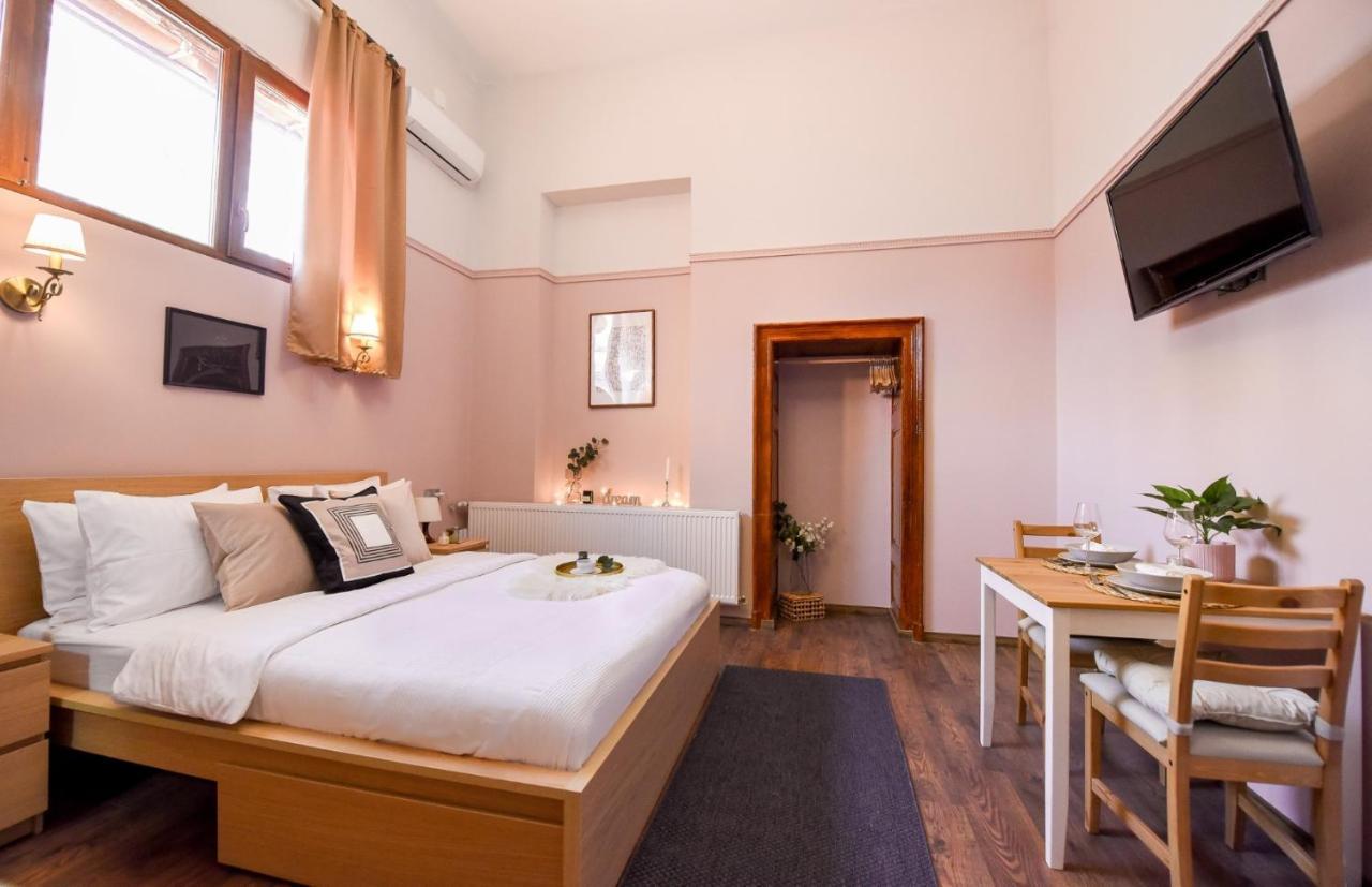 Le Petit & Cosy - Best Location Old Town & Quiet Bucarest Esterno foto