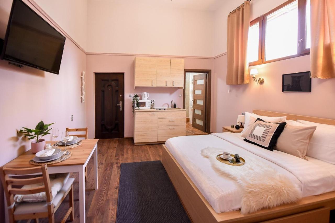 Le Petit & Cosy - Best Location Old Town & Quiet Bucarest Esterno foto