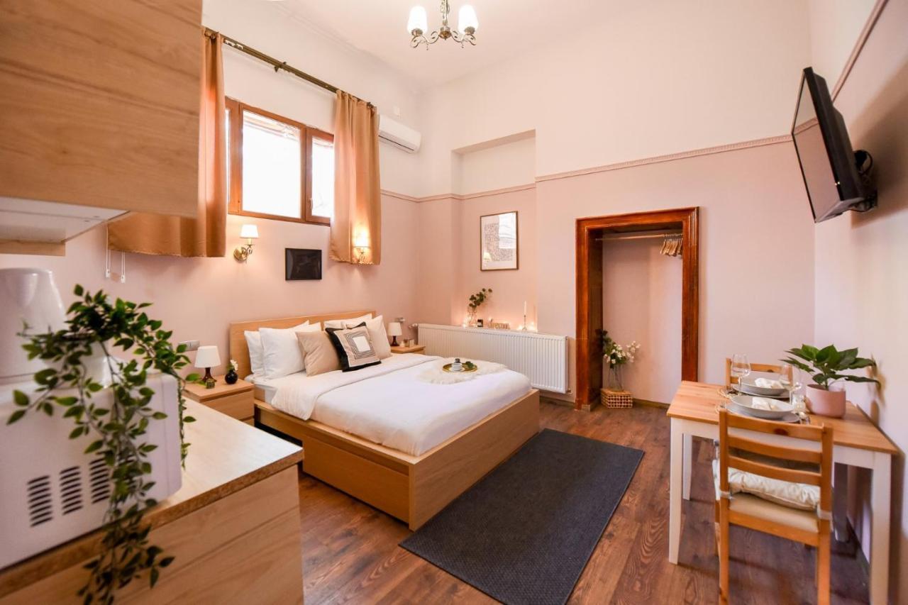 Le Petit & Cosy - Best Location Old Town & Quiet Bucarest Esterno foto