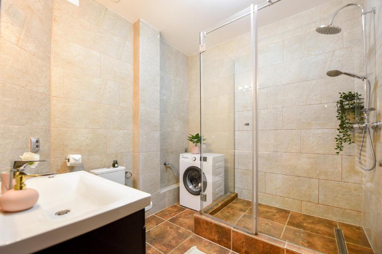 Le Petit & Cosy - Best Location Old Town & Quiet Bucarest Esterno foto