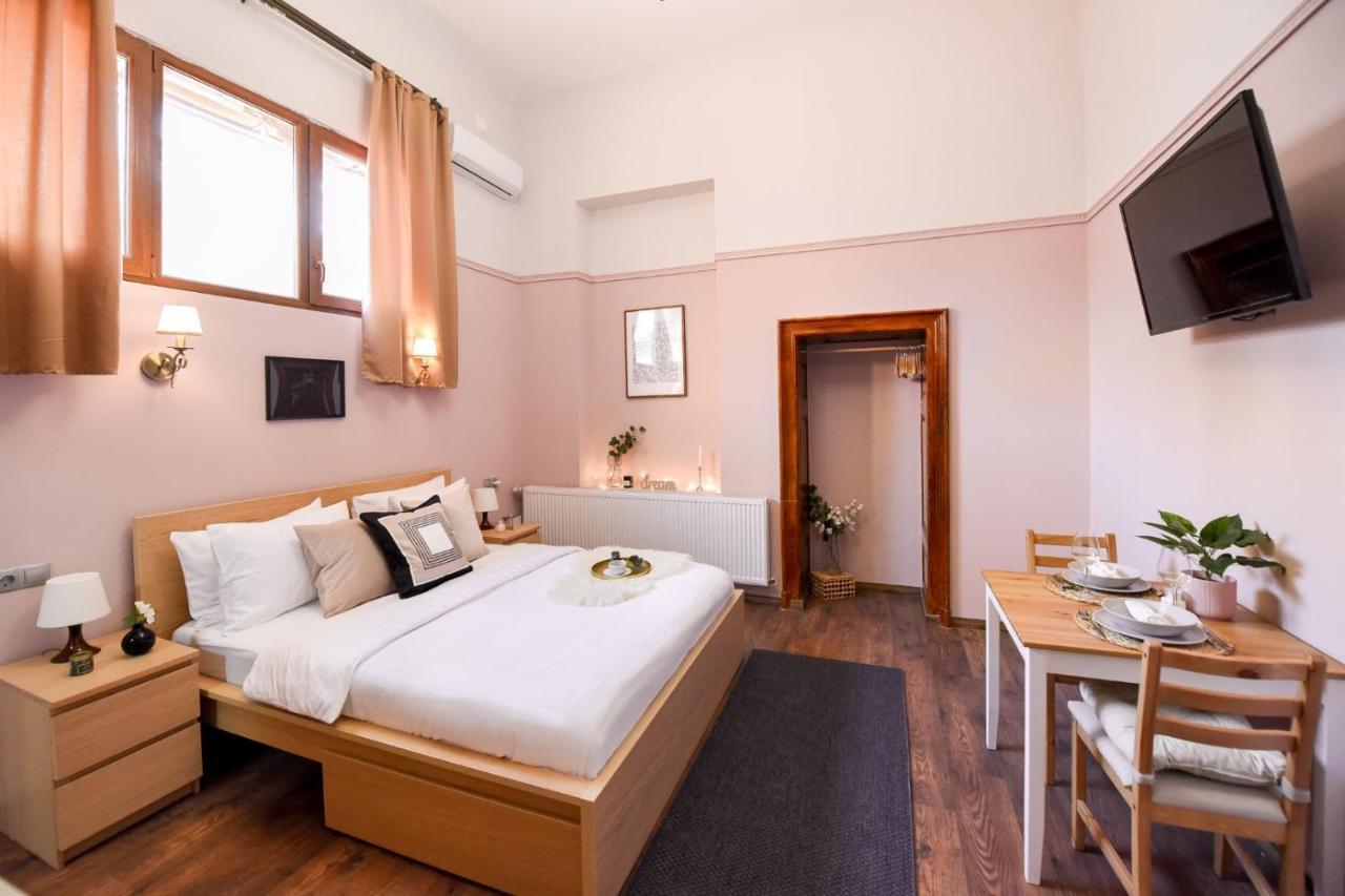 Le Petit & Cosy - Best Location Old Town & Quiet Bucarest Esterno foto