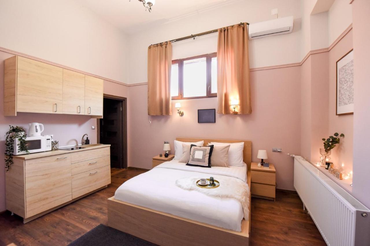 Le Petit & Cosy - Best Location Old Town & Quiet Bucarest Esterno foto