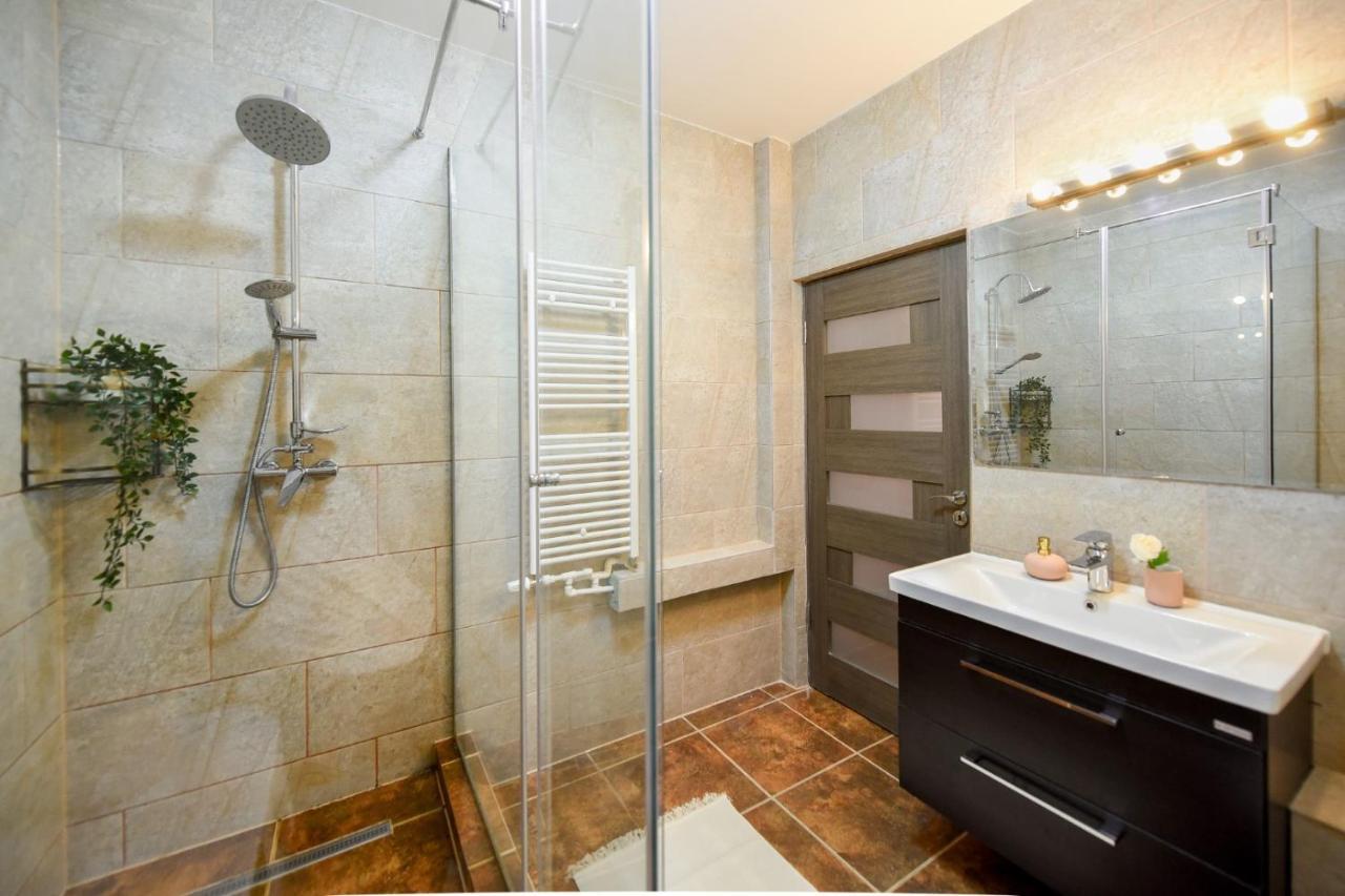 Le Petit & Cosy - Best Location Old Town & Quiet Bucarest Esterno foto